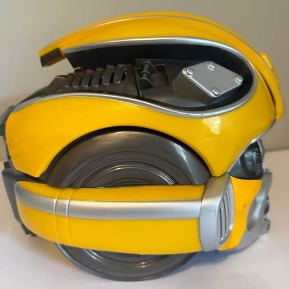 Hasbro Transformers Studio Series Bumblebee Showcase Helmet Target Exclusive. Mi